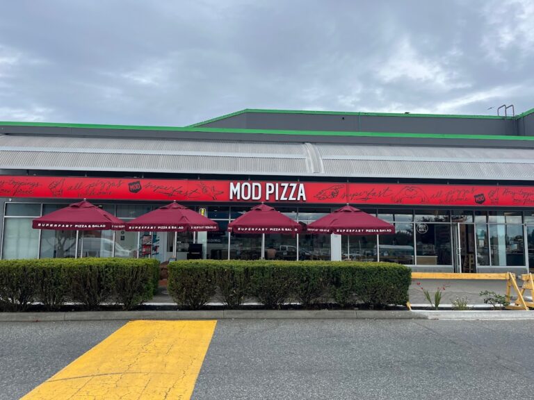 An image showcasing the storefront of MOD Pizza's Nanaimo BC location on a nice cloudy day.